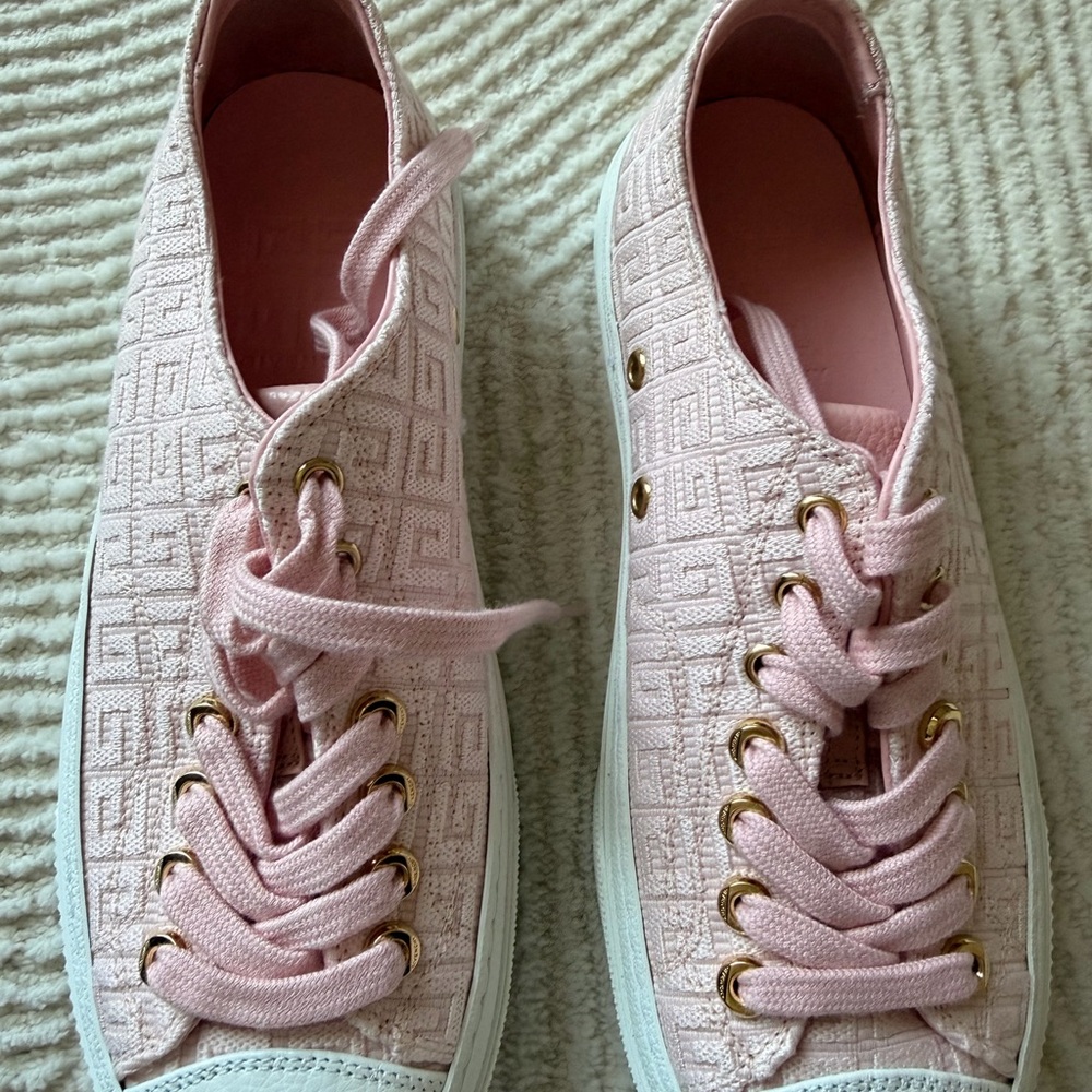 Givenchy Pink Low-Top Logo-Embossed Canvas Sneakers - Picture 3 of 7